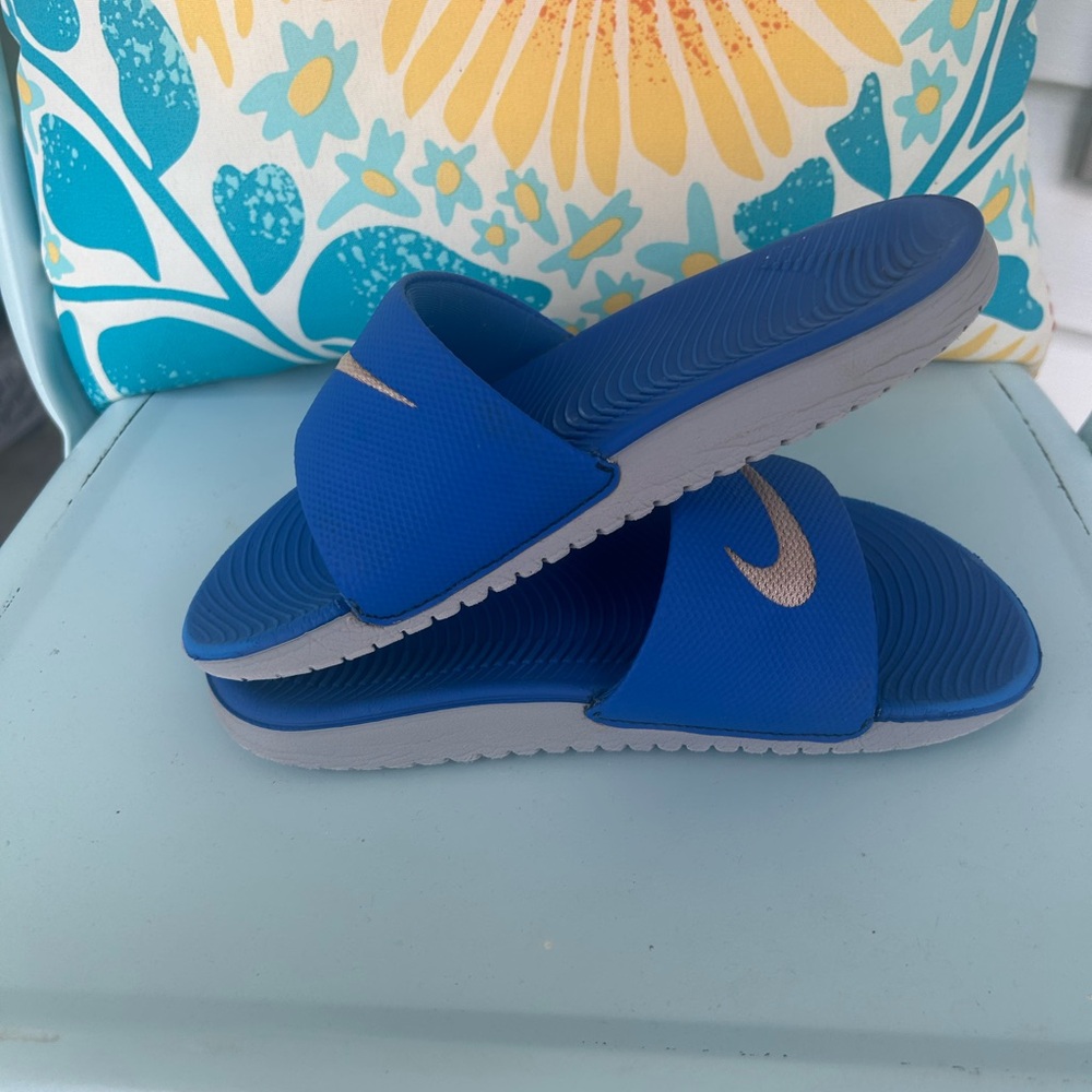 Very Good! Nike Slides- 12Y
